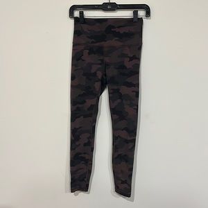 Lululemon brown/blk camo pattern leggings sz 6 has drawstring at waist